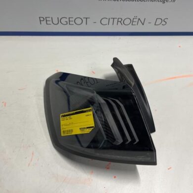 Peugeot 3008 1.2 12V e-THP PureTech 130 Taillight, left 2021 9836231280