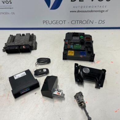 Peugeot 308  Engine management computer BHX 2016 1611717580-1677614080-9806460480