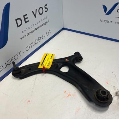 Peugeot 107 1.0 12V Draagarm links-voor 2013 3520Q2