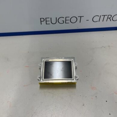 Peugeot 2008 1.2 Vti 12V PureTech Interior display HMR 2018 1623840180-1638944680-9824142380