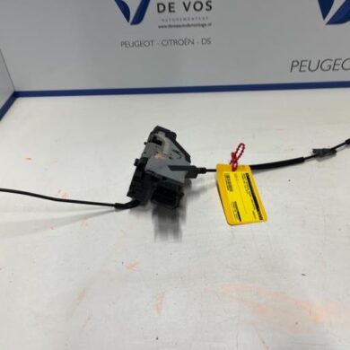 Citroen DS5 2.0 165 HYbrid4 16V Rear door lock mechanism 4-door, left 2014 9686919780-9804271480