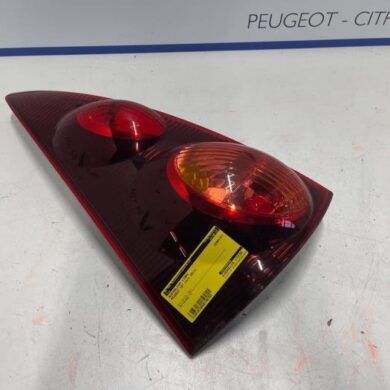 Peugeot 107 1.0 12V Achterlicht links 2013 1607990580