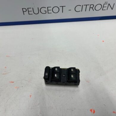 Citroen C3 1.2 12V e-THP PureTech 110 Multi-functional window switch 2019 98148907ZD
