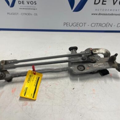 Peugeot 308 1.2 12V e-THP PureTech 130 Front wiper motor 2015 9810327980