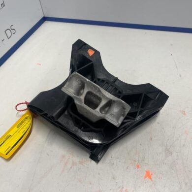 Peugeot 308  Engine mount 5G06 2021 9820499380