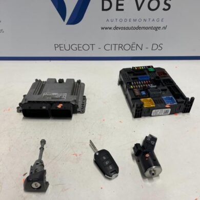 Peugeot 5008 1.5 BlueHDi 130 Engine management computer YHZ 2018 9828241380-1636538480