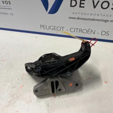 Peugeot 5008  Engine mount 5GY 2021 9820297580-9807992680