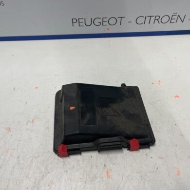 Peugeot 3008 1.6 16V Hybrid4 Relais Halterung 2020 9801448680