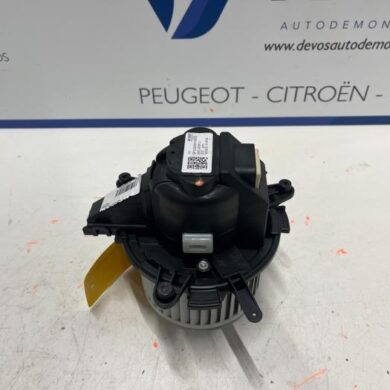 Peugeot 5008  Heating and ventilation fan motor 2021 9821292180