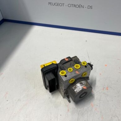 Peugeot 308 1.2 12V e-THP PureTech 130 ABS pump HNY 2015 1613414980-1682590080