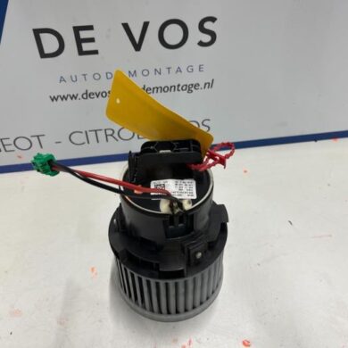 Peugeot 308 1.2 12V e-THP PureTech 130 Heating and ventilation fan motor 2015 1610497180