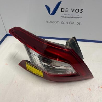 Peugeot 308 1.2 12V e-THP PureTech 130 Achterlicht links 2015 9677817680