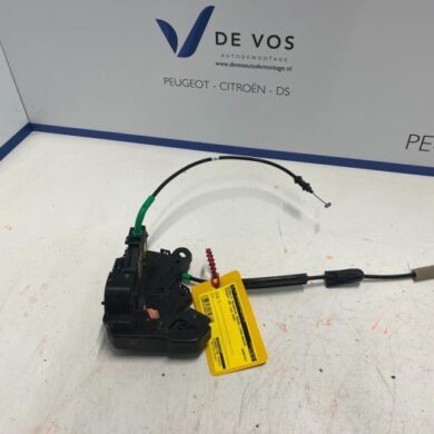 Peugeot 308  Rear door lock mechanism 4-door, left 2021 9835418480