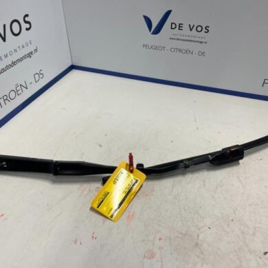 Peugeot 308  Front wiper arm 2021 9835544680
