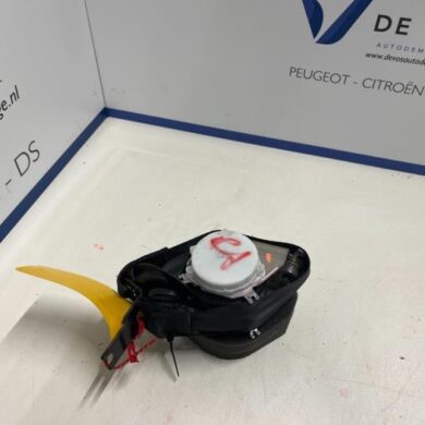 Peugeot 308 1.2 12V e-THP PureTech 130 Rear seatbelt, right 2015 96777143XX-16115841XX