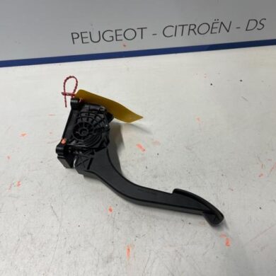 Peugeot 308 1.2 12V e-THP PureTech 130 Accelerator pedal 2015 9674829180