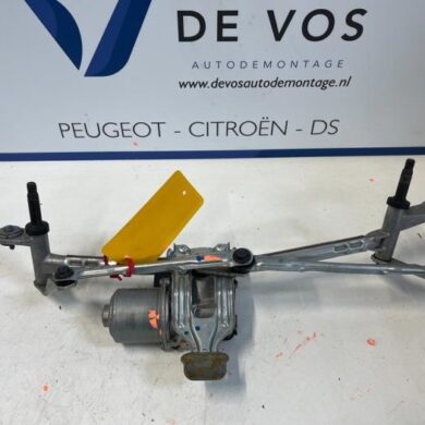 Peugeot 5008  Front wiper motor 2021 9824762480-9810989580