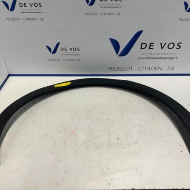Peugeot 3008 2.0 GT BlueHDi 180 16V Wheel arch strip 2022 98365911XT