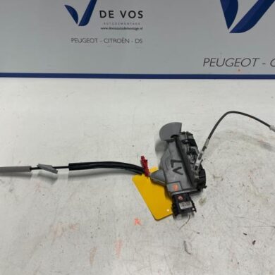 DS Automobiles DS7 Crossback 1.6 16V PureTech 225 Door lock mechanism 4-door, front left 2019 9820531580