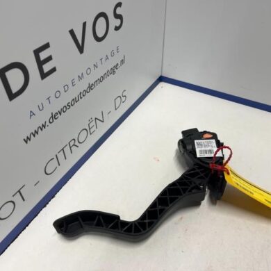 Peugeot 208 1.2 Vti 12V PureTech 82 Accelerator pedal 2013 1601CW