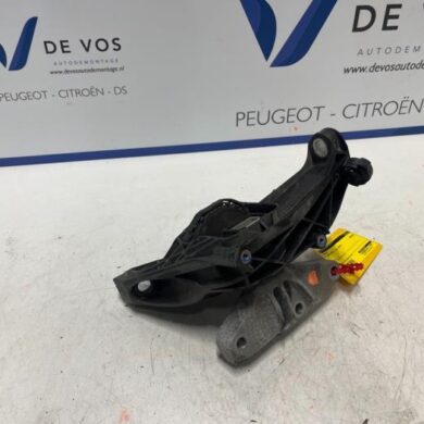 Opel Grandland X 1.5 CDTI 130 Engine mount YHZ 2019 9820297580