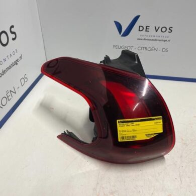 Peugeot 2008  Achterlicht links 2016 9814747880-9826730480