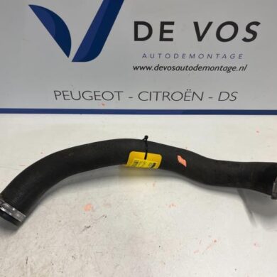 Peugeot 308 1.5 BlueHDi 130 Intercooler hose YHZ 2018 9820100680