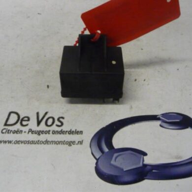 Peugeot 607 2.7 HDi V6 24V Glow plug relay 2007 598142