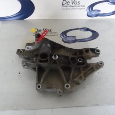 Peugeot Bipper  Alternator upper bracket 2011