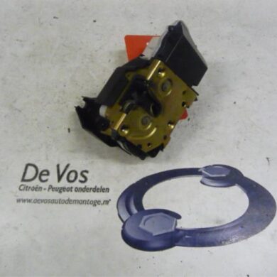 Peugeot 307 2.0 HDi 110 FAP Door lock mechanism 2-door, right 2003 9136N9