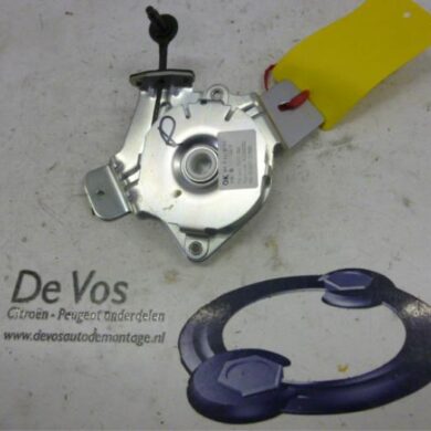 Peugeot 3008 1.6 HDiF 16V Tailgate hinge 2011 8613F5