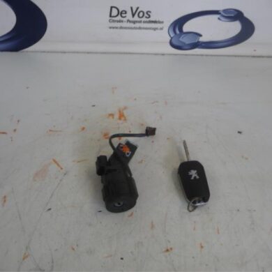 Peugeot 208  Kontaktslot+Sleutel 2012 1608682880