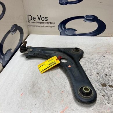 Citroen C4 Cactus  Front wishbone, left 2014 3520W7-9845235580