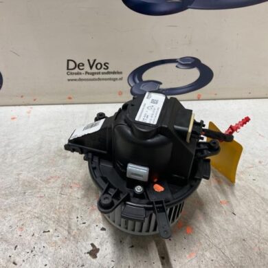 Peugeot 5008 1.2 12V e-THP PureTech 130 Heating and ventilation fan motor 2018 16096901809-821292180