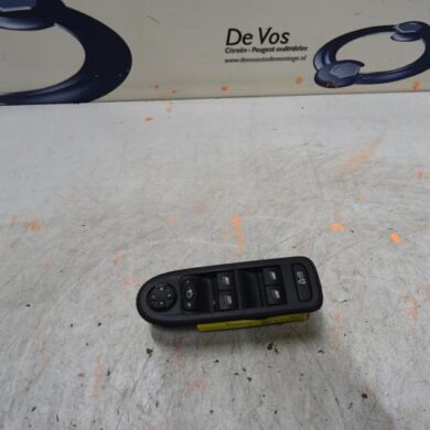 Citroen C5 2.0 16V Multi-functional window switch 2009 6490C4