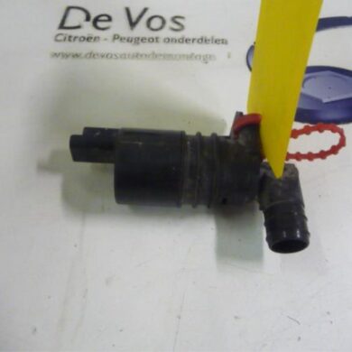 Citroen C5  Windscreen washer pump 2009 643497