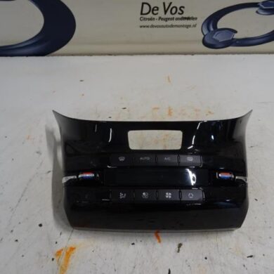 Peugeot 2008  Kachel Bedieningspaneel 2016 96722471XU