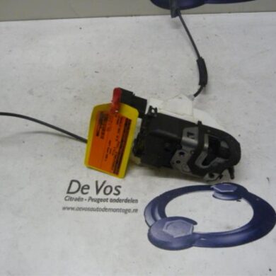 Citroen C5 2.0 16V Front door lock mechanism 4-door, right 2008 9136EE