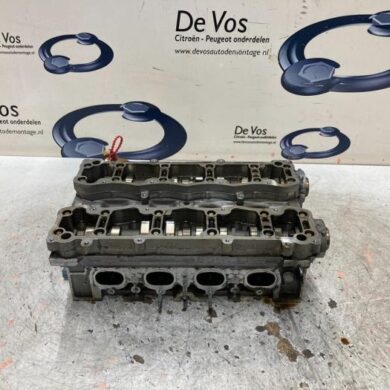 Peugeot 206 1.6 16V Cylinder head NFU 2003 0200AZ