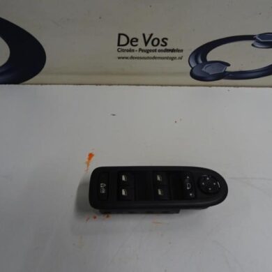 Peugeot 508  Combischakelaar ramen 2011 6490NT