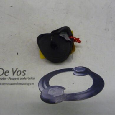 Peugeot 207 1.6 HDiF 16V Front seatbelt, left 2010 8975W9