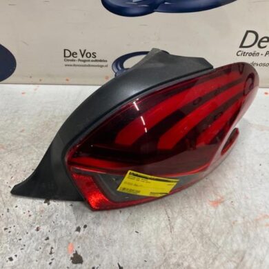 Peugeot 208 1.2 Vti 12V PureTech Achterlicht rechts 2019 9825601180