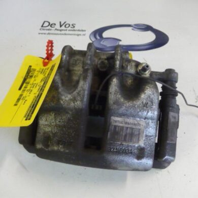 Peugeot Expert 2.0 HDiF 16V 130 Remklauw (Tang) links-voor RH02 2014 1607731680