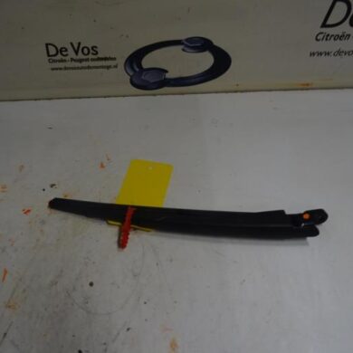 Peugeot 3008  Rear wiper arm 2018 1618095880