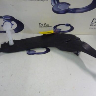 Peugeot 308 1.6 HDi Front windscreen washer reservoir 2014 9806526980