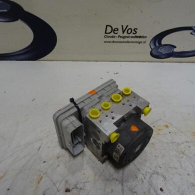 Peugeot 208 1.4 16V ABS Pomp 8F01-8FP 2013 1610134480-1608727580