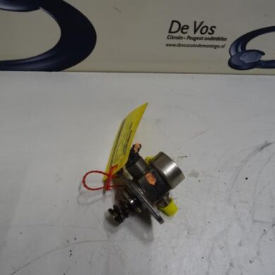Peugeot 208  Brandstofpomp Mechanisch HNZ 2015 9805614880