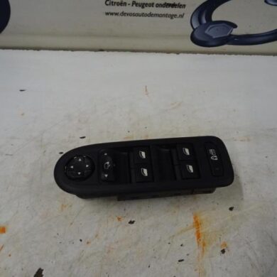 Peugeot 508  Combischakelaar ramen 2012 6490NR