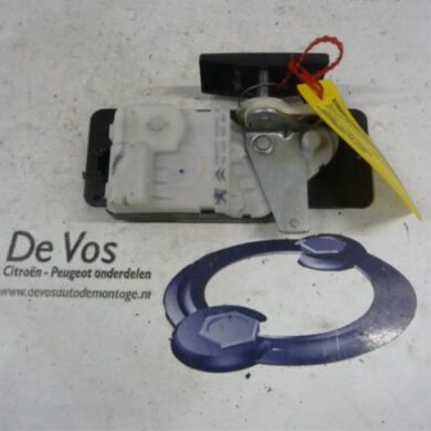 Peugeot 607 2.2 HDiF 16V Tailgate lock mechanism 2007 865429