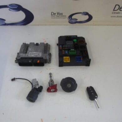 Peugeot 308  Engine management computer BHZ-BHZBH01 2014 1611717580